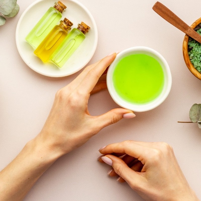 Manicure con trattamento SPA