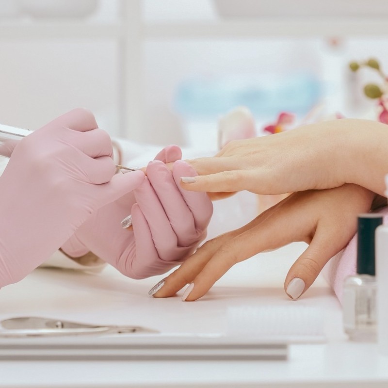 Manicure con Bright Care®